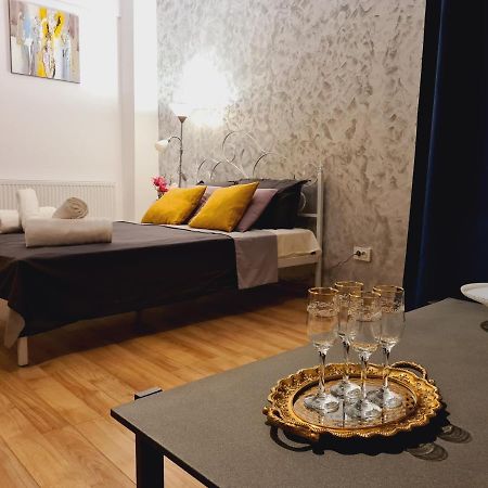 Ultracentral 5* Boutique Hotel Style Apartment. Brand New. 2 Rooms. Spacious. Free Parking Cluj-Napoca Exteriör bild