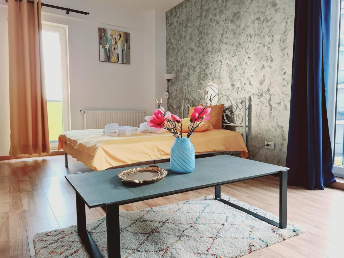 Ultracentral 5* Boutique Hotel Style Apartment. Brand New. 2 Rooms. Spacious. Free Parking Cluj-Napoca Exteriör bild