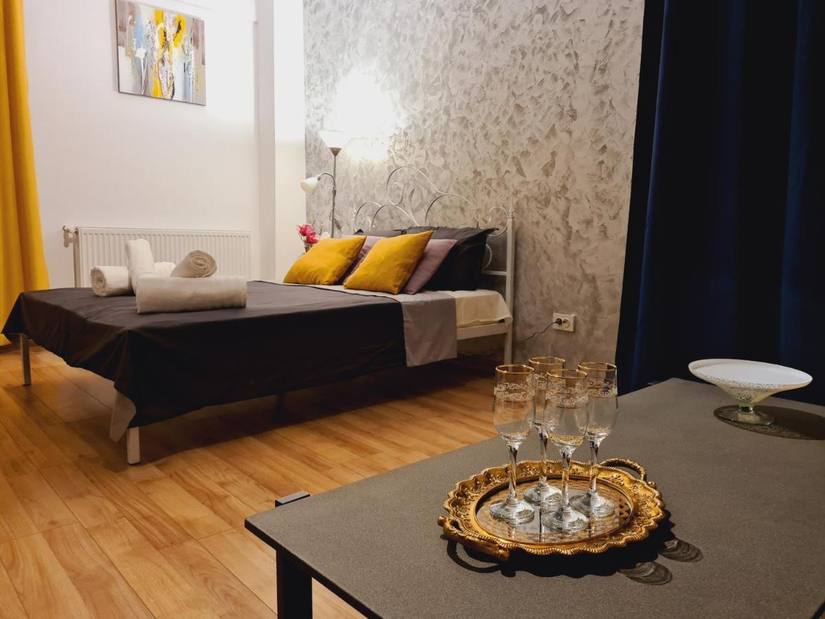 Ultracentral 5* Boutique Hotel Style Apartment. Brand New. 2 Rooms. Spacious. Free Parking Cluj-Napoca Exteriör bild