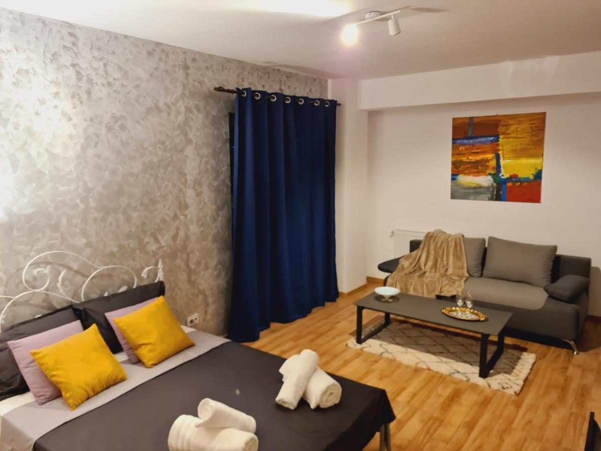 Ultracentral 5* Boutique Hotel Style Apartment. Brand New. 2 Rooms. Spacious. Free Parking Cluj-Napoca Exteriör bild