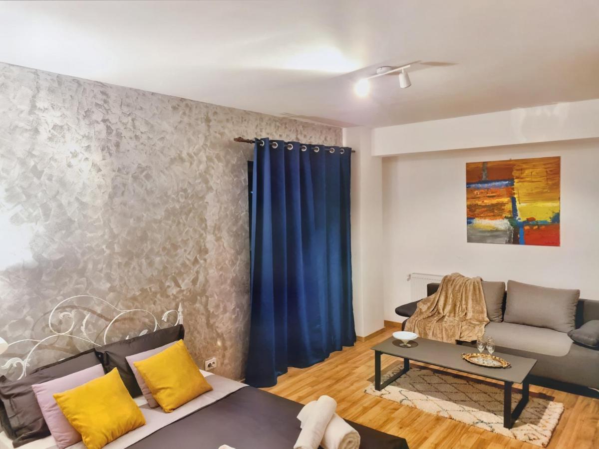 Ultracentral 5* Boutique Hotel Style Apartment. Brand New. 2 Rooms. Spacious. Free Parking Cluj-Napoca Exteriör bild