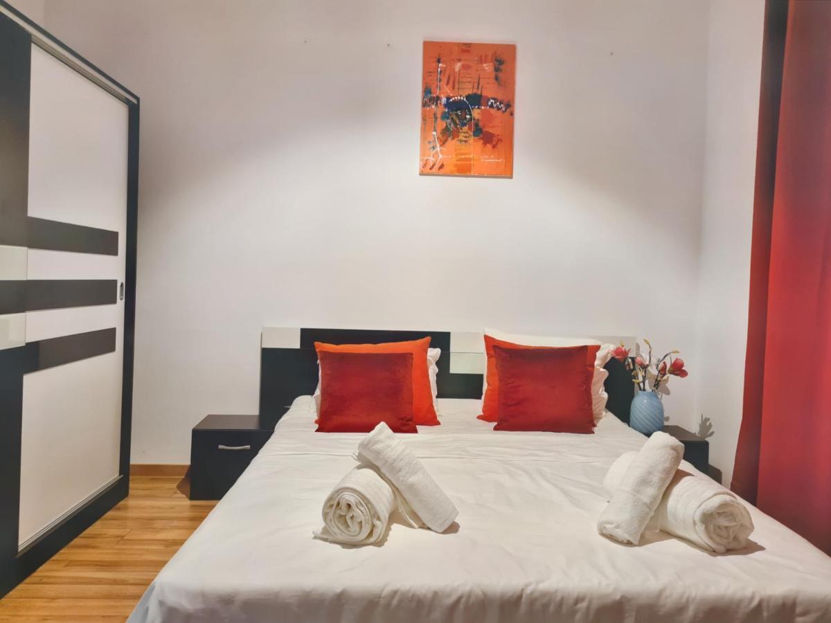Ultracentral 5* Boutique Hotel Style Apartment. Brand New. 2 Rooms. Spacious. Free Parking Cluj-Napoca Exteriör bild
