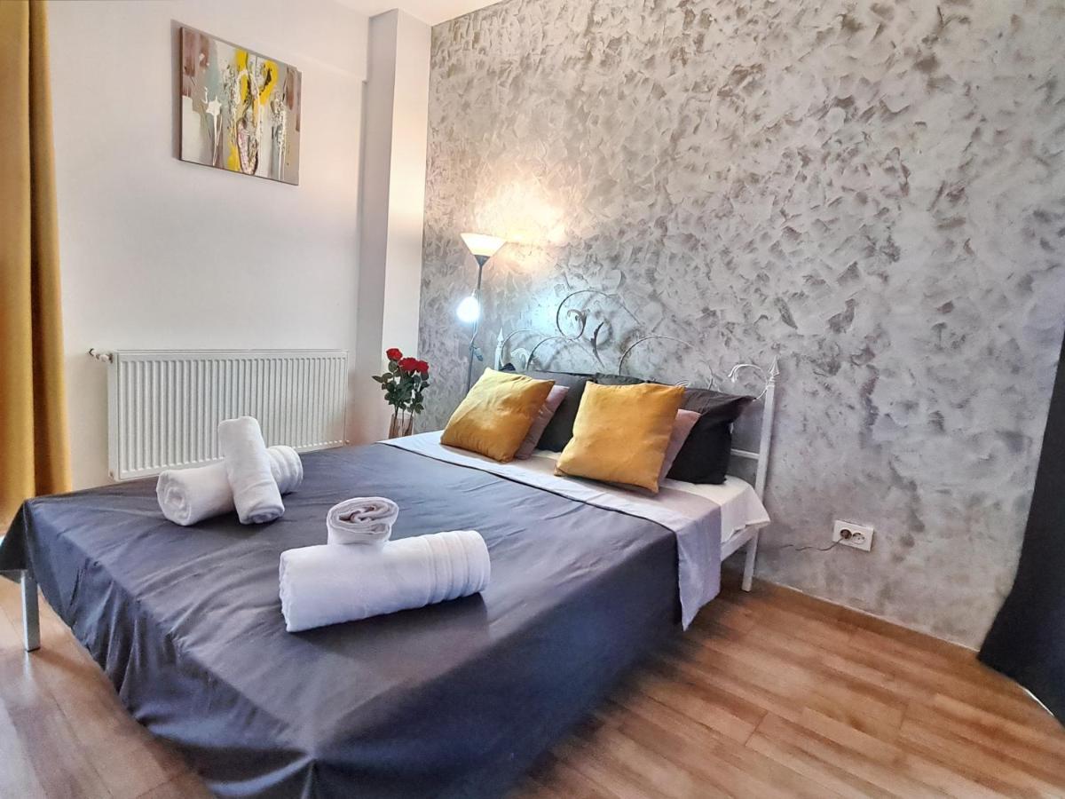 Ultracentral 5* Boutique Hotel Style Apartment. Brand New. 2 Rooms. Spacious. Free Parking Cluj-Napoca Exteriör bild